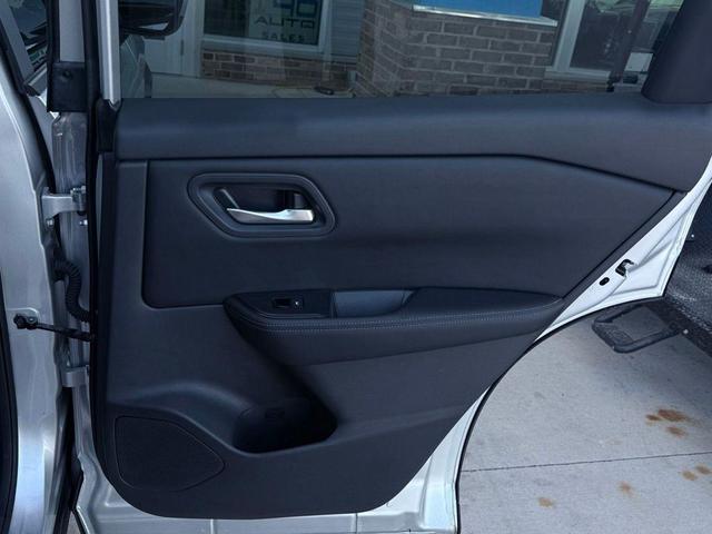 Photo of 2024 Brilliant Silver Metallic Nissan Rogue
