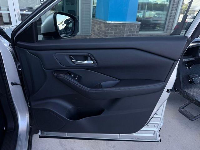 Photo of 2024 Brilliant Silver Metallic Nissan Rogue