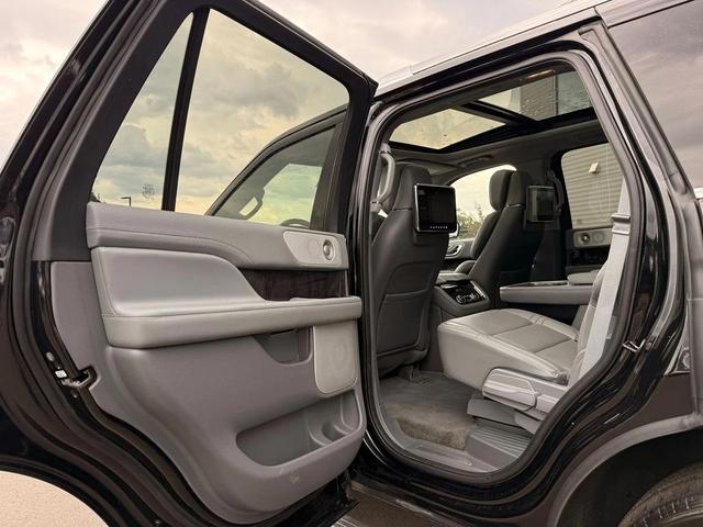 Photo of 2021 Infinite Black Lincoln Navigator