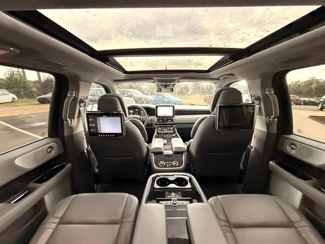 Photo of 2021 Infinite Black Lincoln Navigator