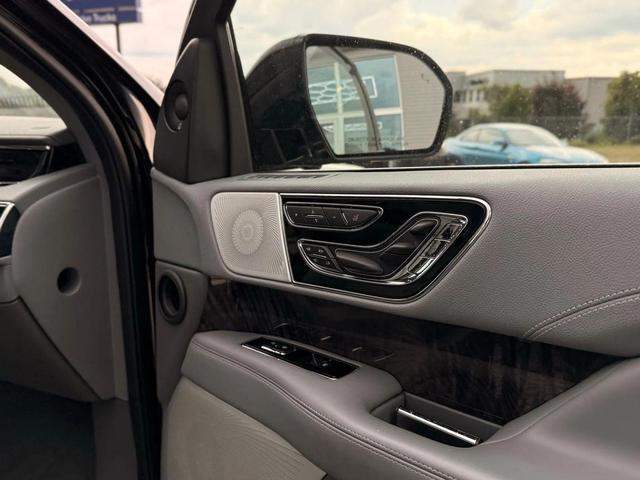 Photo of 2021 Infinite Black Lincoln Navigator