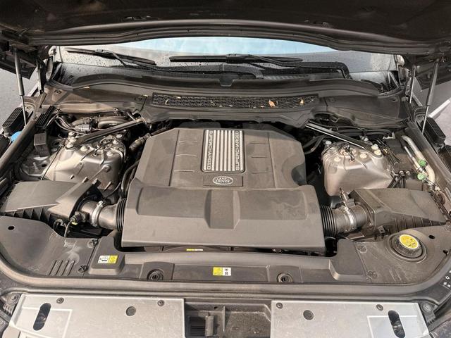 Photo of 2016 Gray Land Rover Range Rover