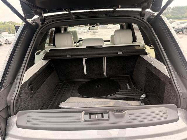 Photo of 2016 Gray Land Rover Range Rover