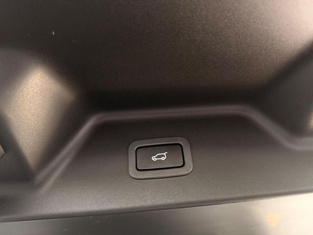 Photo of 2016 Gray Land Rover Range Rover