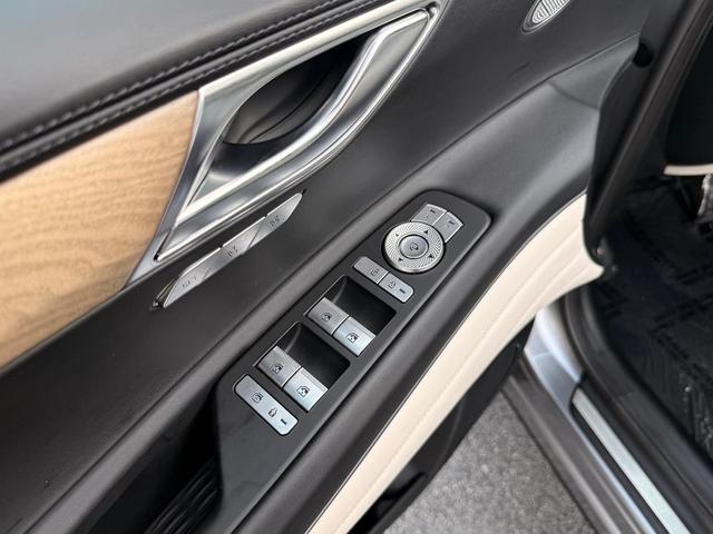 Photo of 2023 Pewter Genesis GV80