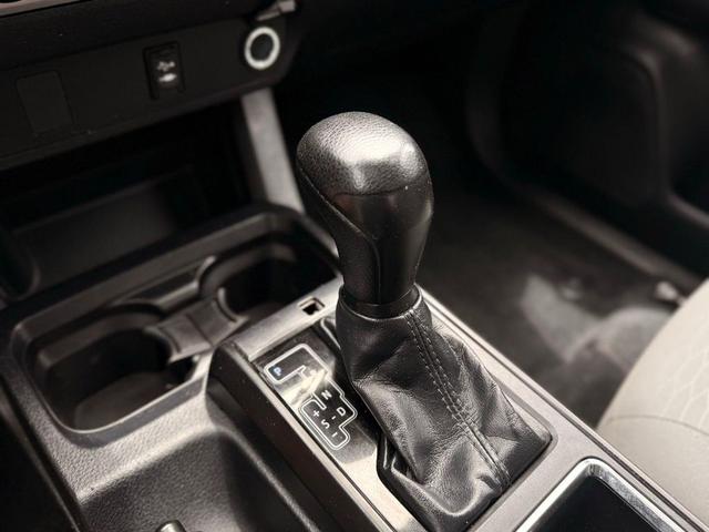Photo of 2019 Super White Toyota Tacoma