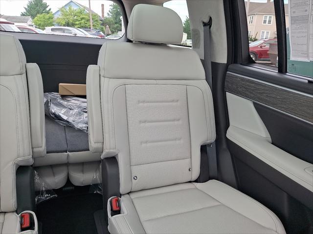 Photo of 2025 Ultimate Red Hyundai SANTA FE HEV