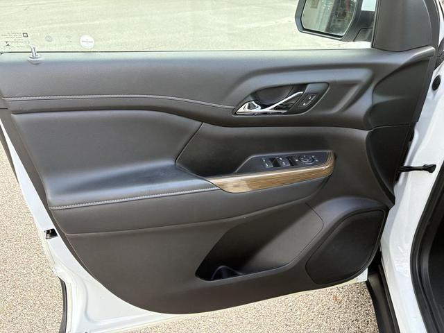 Photo of 2021 Summit White GMC Acadia