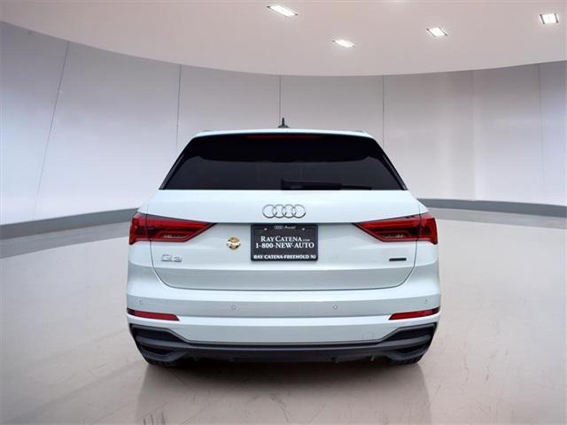 Photo of 2024 White Audi Q3