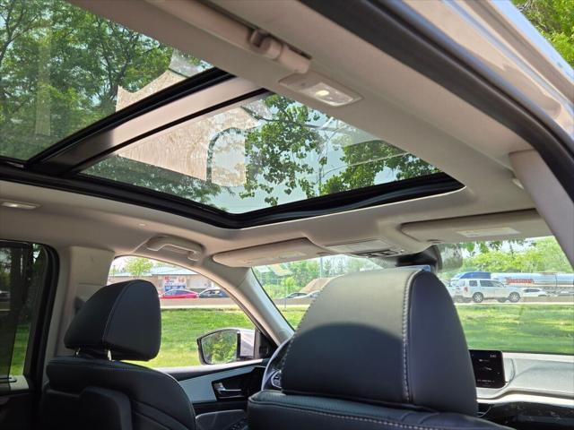 Photo of 2023 Lunar Silver Metallic Acura MDX