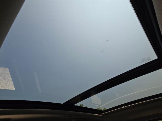 Photo of 2023 Lunar Silver Metallic Acura MDX