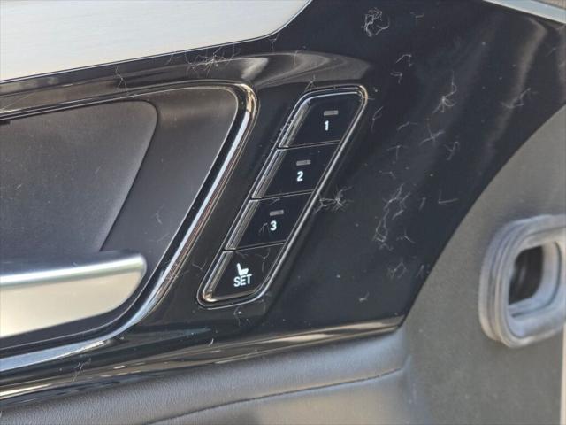 Photo of 2023 Lunar Silver Metallic Acura MDX