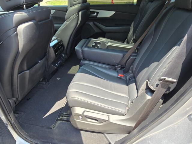 Photo of 2023 Lunar Silver Metallic Acura MDX