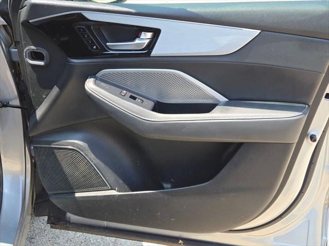 Photo of 2023 Lunar Silver Metallic Acura MDX