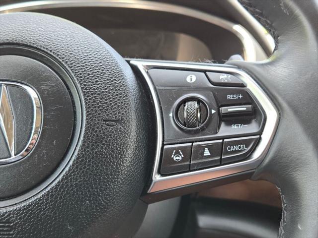 Photo of 2023 Lunar Silver Metallic Acura MDX