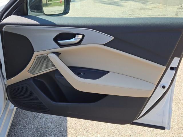 Photo of 2025 Platinum White Pearl Acura TLX