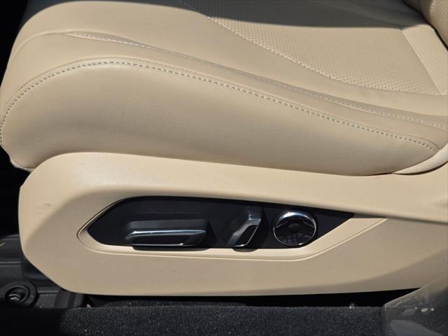 Photo of 2025 Platinum White Pearl Acura TLX