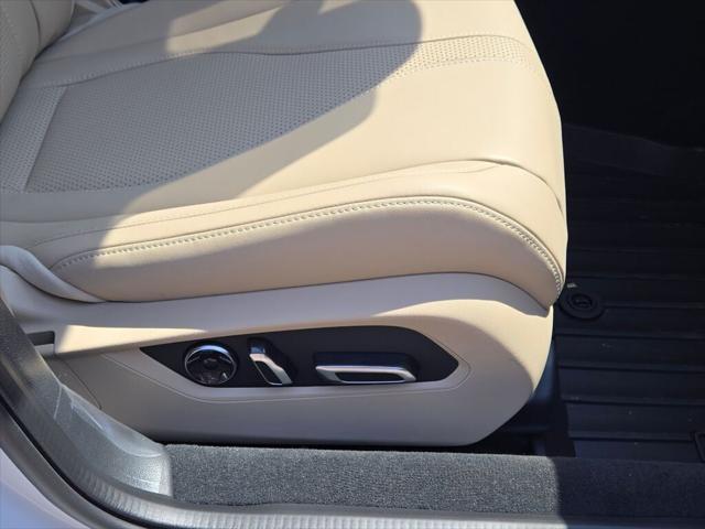 Photo of 2025 Platinum White Pearl Acura TLX
