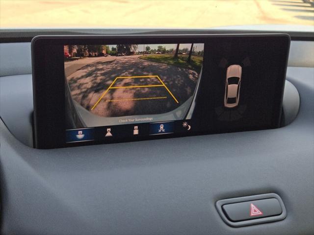 Photo of 2025 Platinum White Pearl Acura TLX