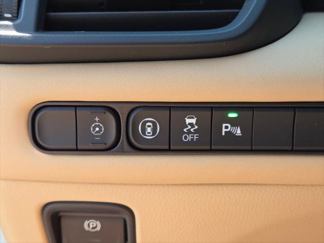 Photo of 2025 Platinum White Pearl Acura TLX