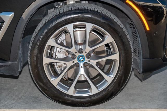 Photo of 2024 White BMW X5 PHEV