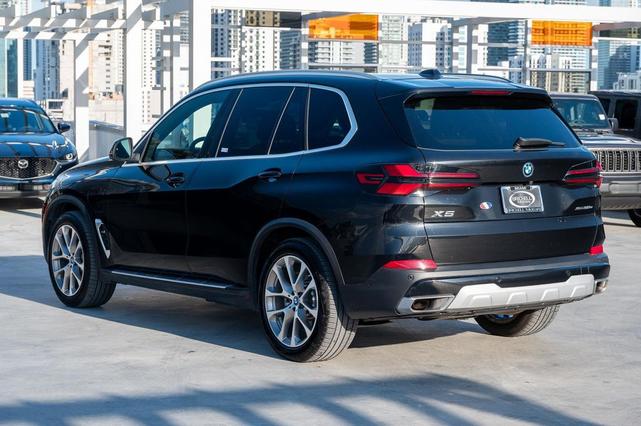 Photo of 2024 White BMW X5 PHEV