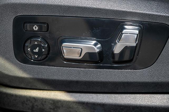 Photo of 2024 White BMW X5 PHEV