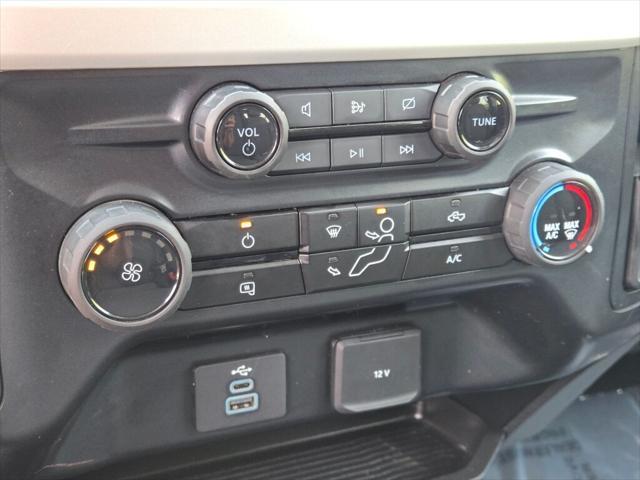 Photo of 2024 Oxford White Ford F-250