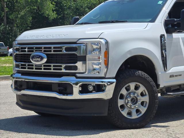 Photo of 2024 Oxford White Ford F-250
