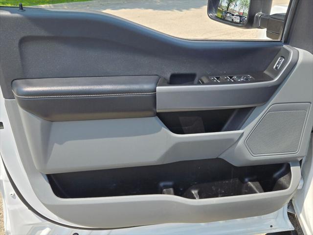Photo of 2024 Oxford White Ford F-250