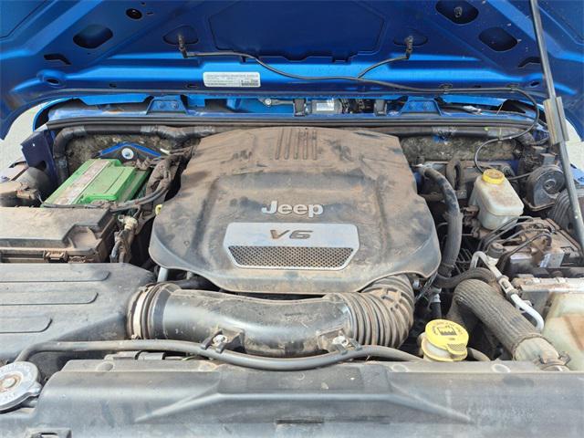 Photo of 2015 Hydro Blue Pearl Coat Jeep Wrangler