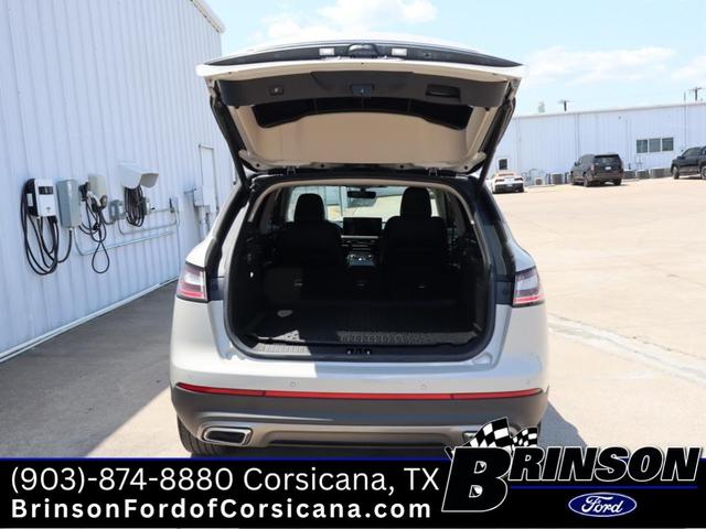 Photo of 2023 Ceramic Pearl Metallic Tinted Clearcoat Lincoln Nautilus