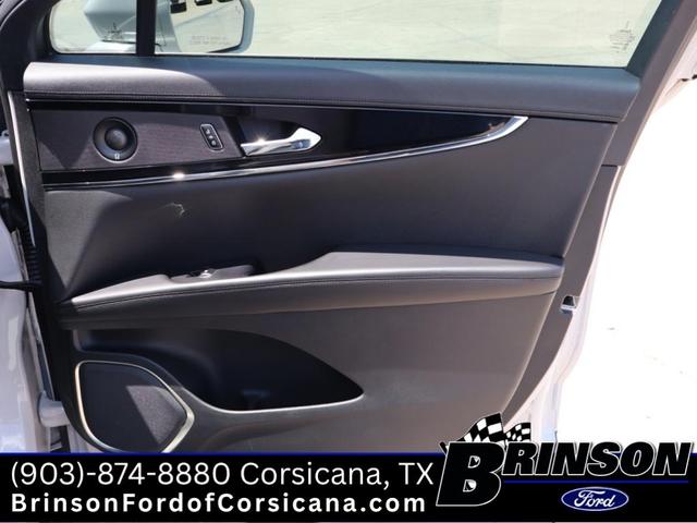 Photo of 2023 Ceramic Pearl Metallic Tinted Clearcoat Lincoln Nautilus