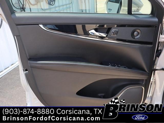 Photo of 2023 Ceramic Pearl Metallic Tinted Clearcoat Lincoln Nautilus