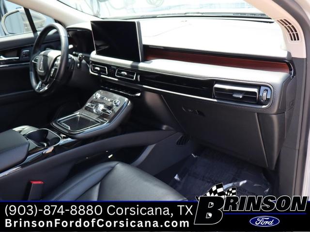 Photo of 2023 Ceramic Pearl Metallic Tinted Clearcoat Lincoln Nautilus