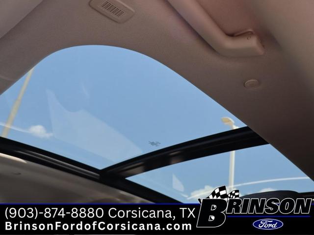 Photo of 2023 Ceramic Pearl Metallic Tinted Clearcoat Lincoln Nautilus
