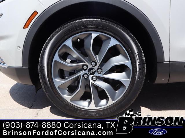 Photo of 2023 Ceramic Pearl Metallic Tinted Clearcoat Lincoln Nautilus