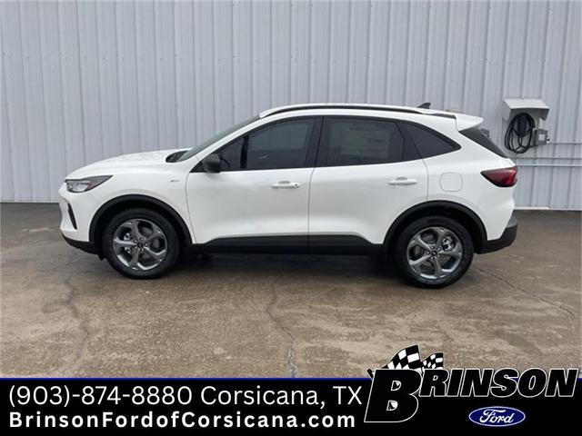 Photo of 2025 Star White Ford Escape