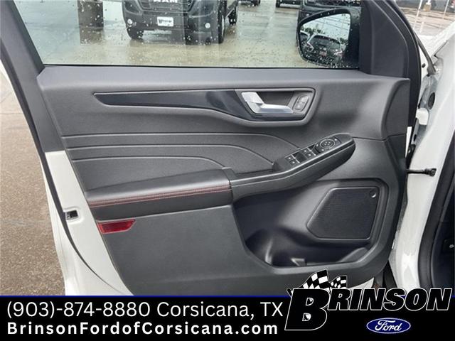 Photo of 2025 Star White Ford Escape