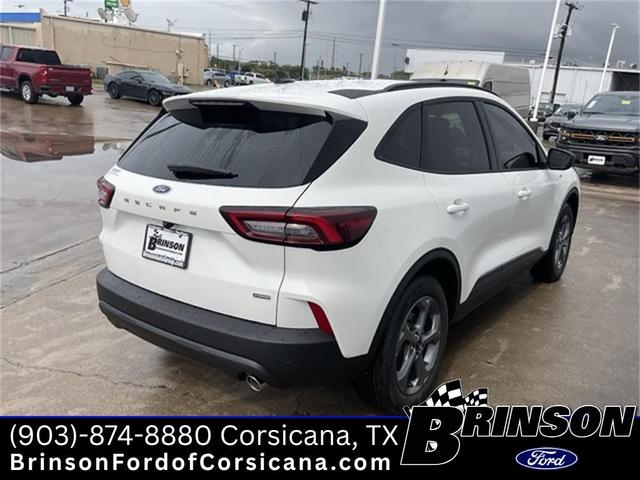 Photo of 2025 Star White Ford Escape