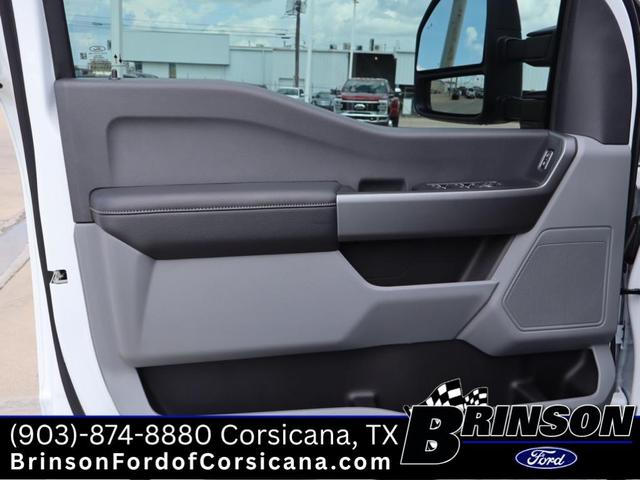 Photo of 2025 Oxford White Ford F-250