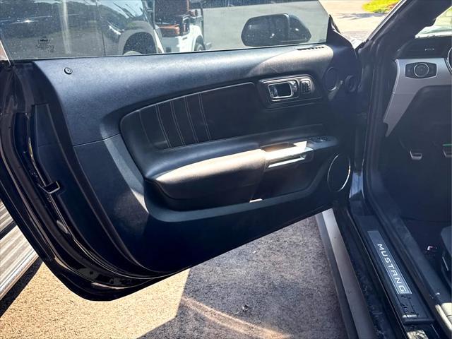 Photo of 2017 Black Ford Mustang