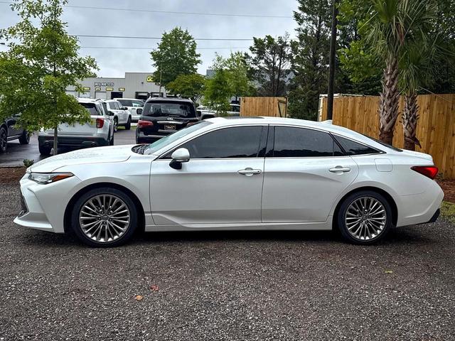 Photo of 2019 White Toyota Avalon