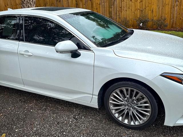 Photo of 2019 White Toyota Avalon