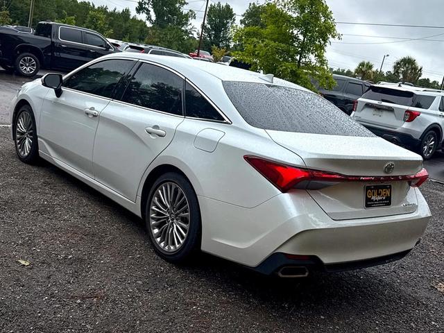Photo of 2019 White Toyota Avalon