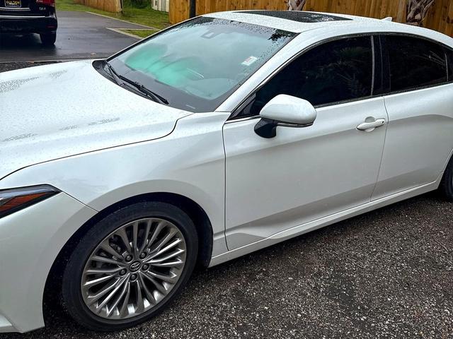 Photo of 2019 White Toyota Avalon
