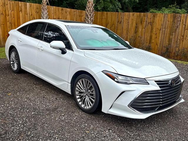 Photo of 2019 White Toyota Avalon
