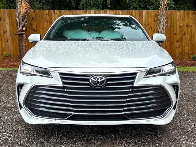 Photo of 2019 White Toyota Avalon