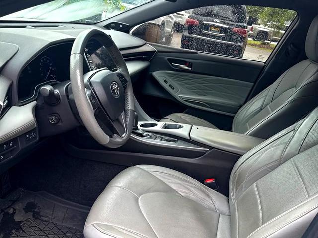 Photo of 2019 White Toyota Avalon