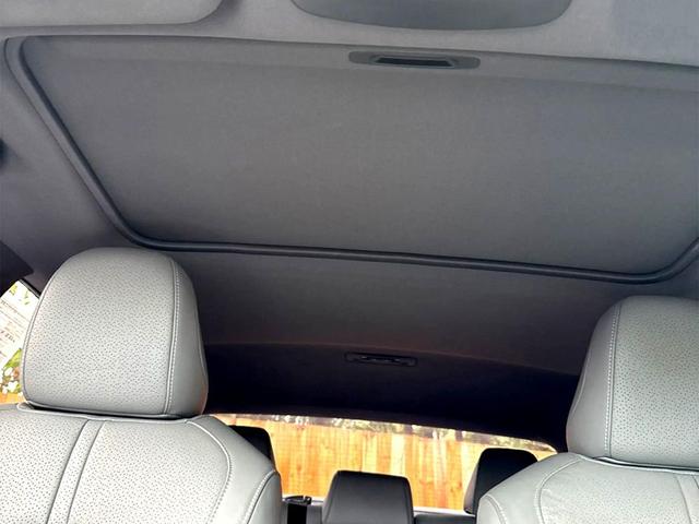 Photo of 2019 White Toyota Avalon
